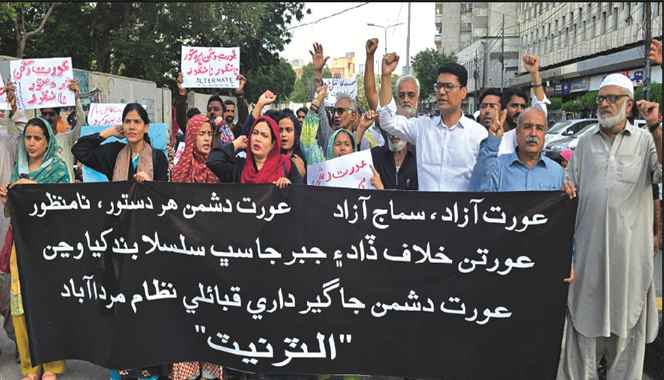 جاگیردارانہ نظام نامنظور — خواتین کے قتل، تشدد اور ہراسانی کے خلاف کراچی میں احتجاج