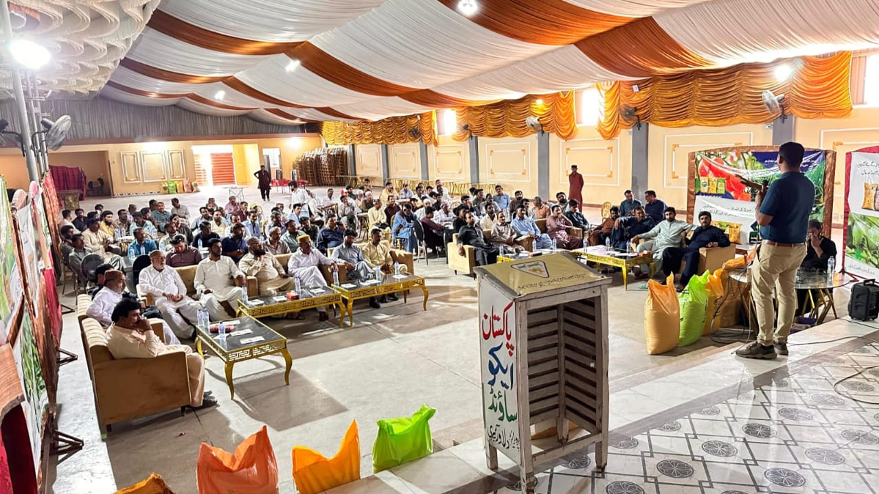 ڪنري ۾ فصلن جي واڌ ويجھ، سنڀال ۽ بهتر پيداوار حاصل ڪرڻ لاءِ سيمينار منعقد