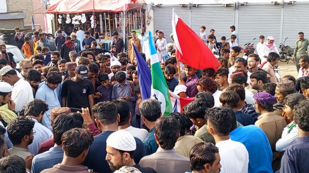 گهارو ۾ مختلف تنظيمن پاران بجلي جي لوڊشيڊنگ خلاف احتجاجي مظاهرو