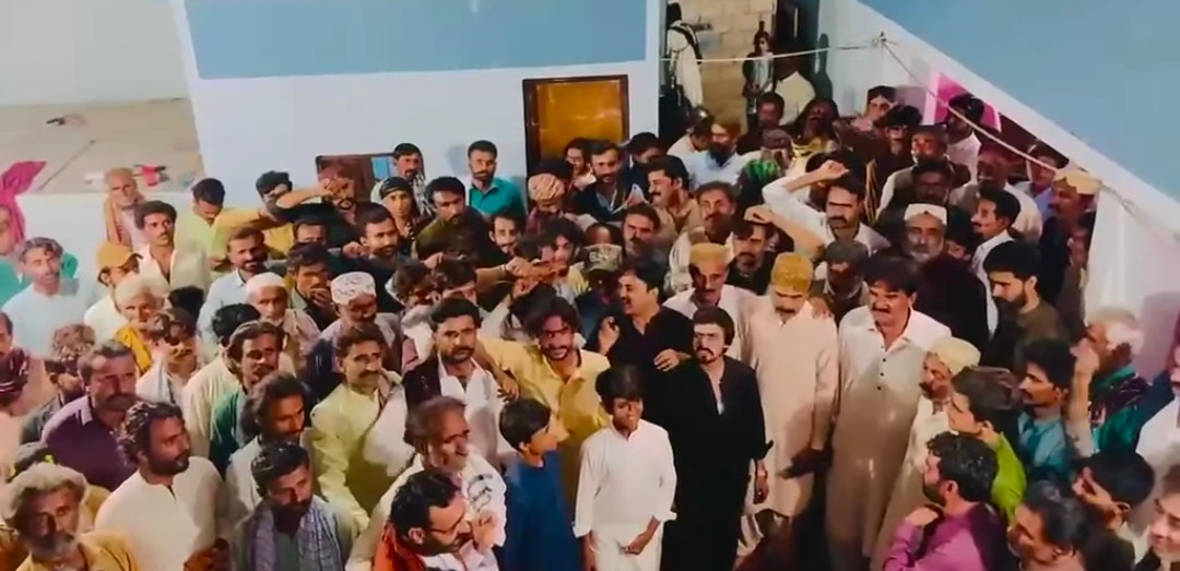 ٺٽي ۾ سرڪي برادري جو مڪلي پوليس خلاف احتجاج