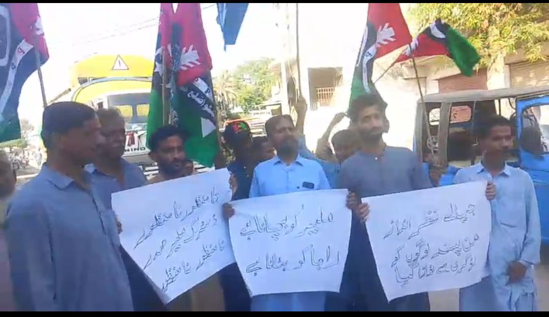 ملير: يوسي صالح محمد ڳوٺ ۾ نوڪرين ۾ نظرانداز ڪرڻ خلاف جيالن جو احتجاج