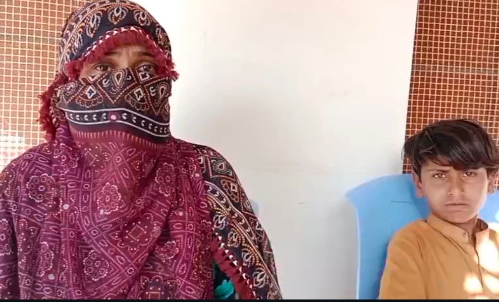 ڇتو چنڊ جي ڳوٺ محمد بخش ملاح واسڻ عورت جو احتجاج