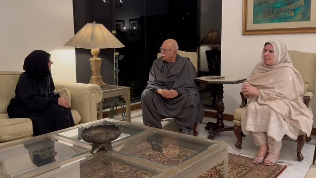 زمان پارک لاہور میں عمران خان کے فیملی کے ہاں قائد حزب اختلاف محمود خان اچکزئی کی آمد