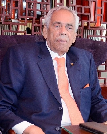 کم لاگت ایل این جی، قومی خزانے کو کروڑوں ڈالر کی بچت متوقع، ملک خدا بخش