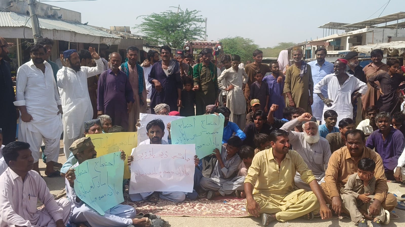 عمرڪوٽ ۾ پيئڻ جي پاڻي جي کوٽ خلاف ويهرو واسين جو نٽهڻ اُس ۾ ڌرڻو
