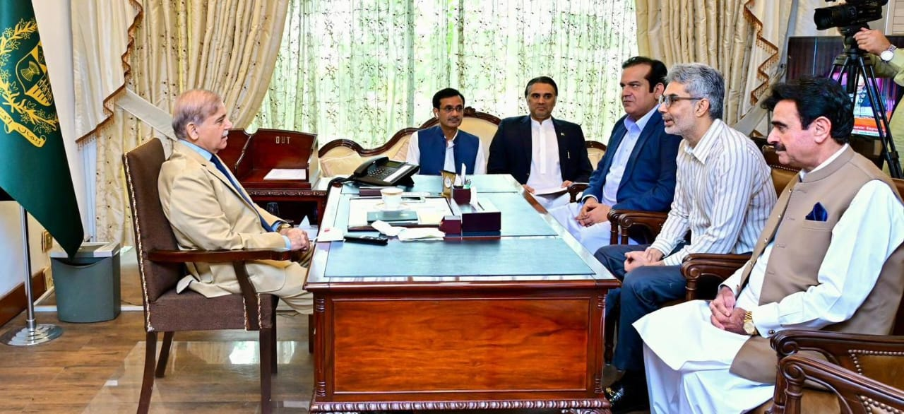 MNA Salahuddin Junejo Meets PM Shehbaz Sharif, Raises Concerns Over Gas Supply and Employment Issues in Sanghar