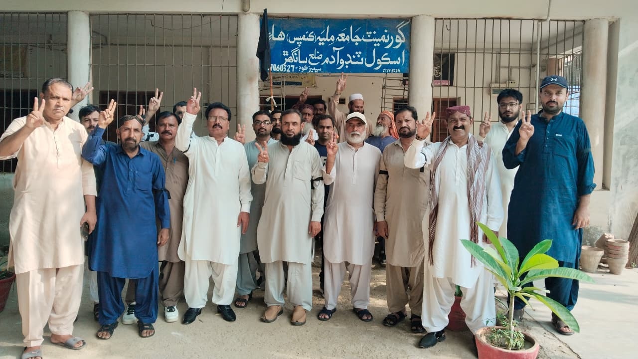 Teachers Protest Against Sindh Government’s Pension Rules, Black Flags Hoisted at Schools