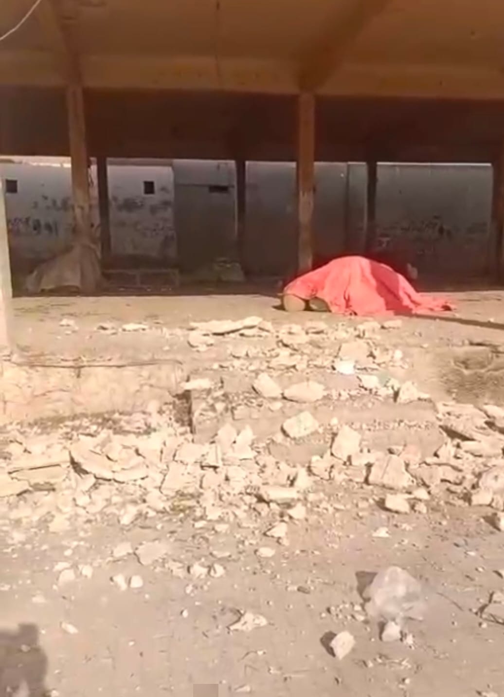 Tando Adam fruit and vegetable market plagued by neglect, traders demand urgent repairs