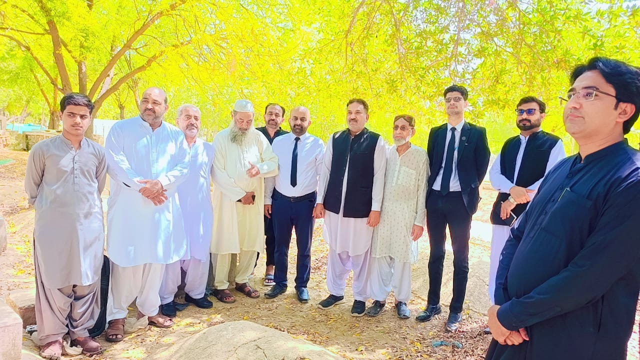 Hira Public School students pay tribute to martyr in Tando Adam