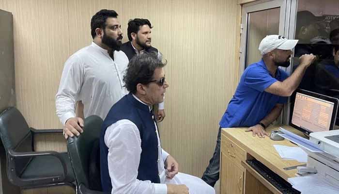 نیب حراست میں عمران خان کا طبی معائنہ مکمل، ایک اور میڈیکل بورڈ تشکیل