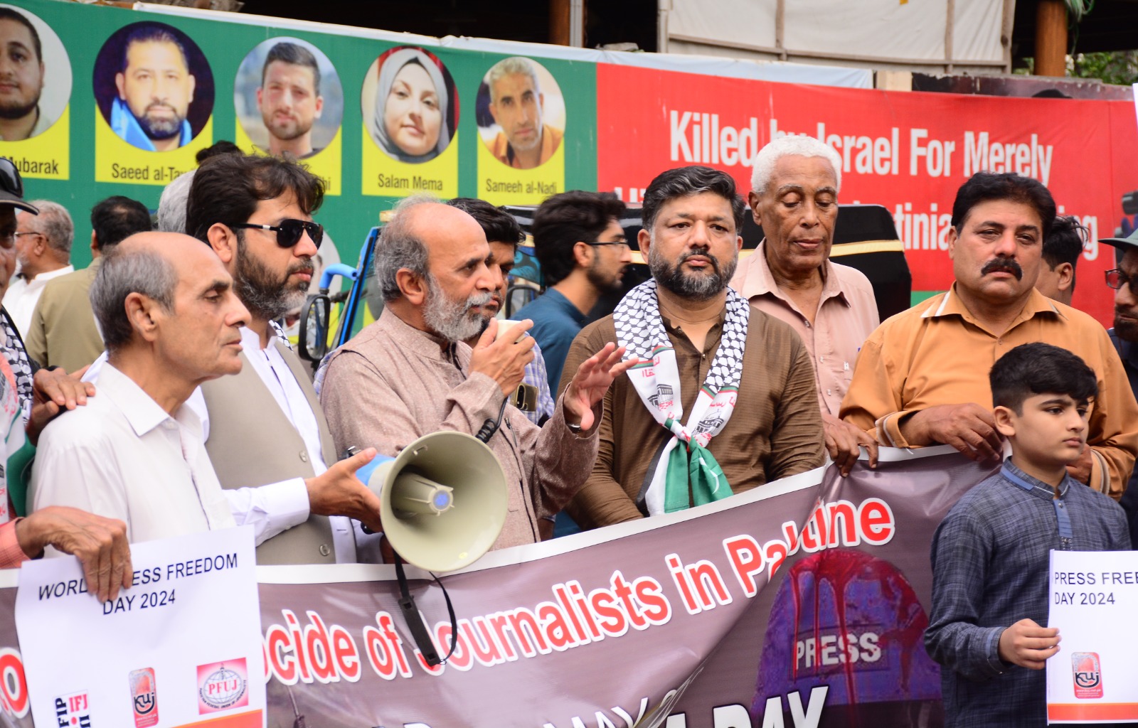 کراچی پریس کلب کی جانب سے ''آزادی صحافت کے عالمی دن'' کے موقع پر احتجاج