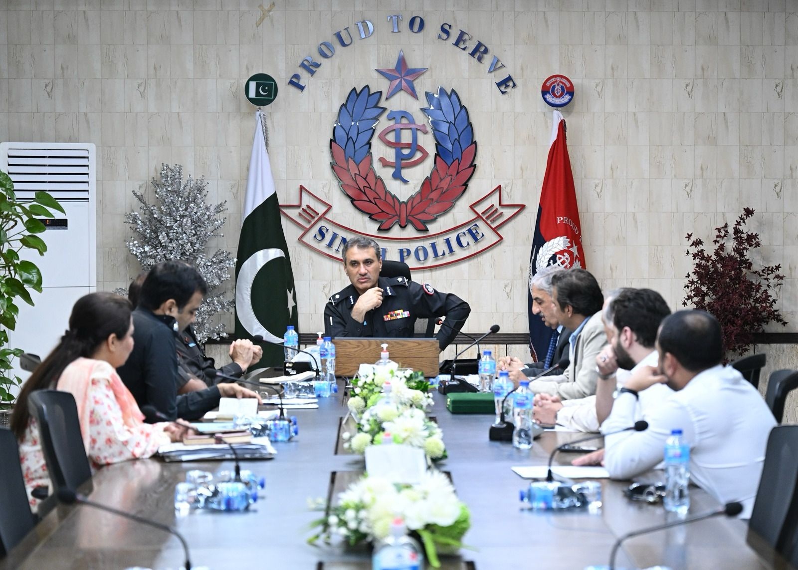 آئی جی سندھ سے آل پاکستان سیکیورٹی ایجینسیز کے 06 رکنی وفد کی صدر میجر ریٹائرڈ منیر کی سربراہی میں ملاقات