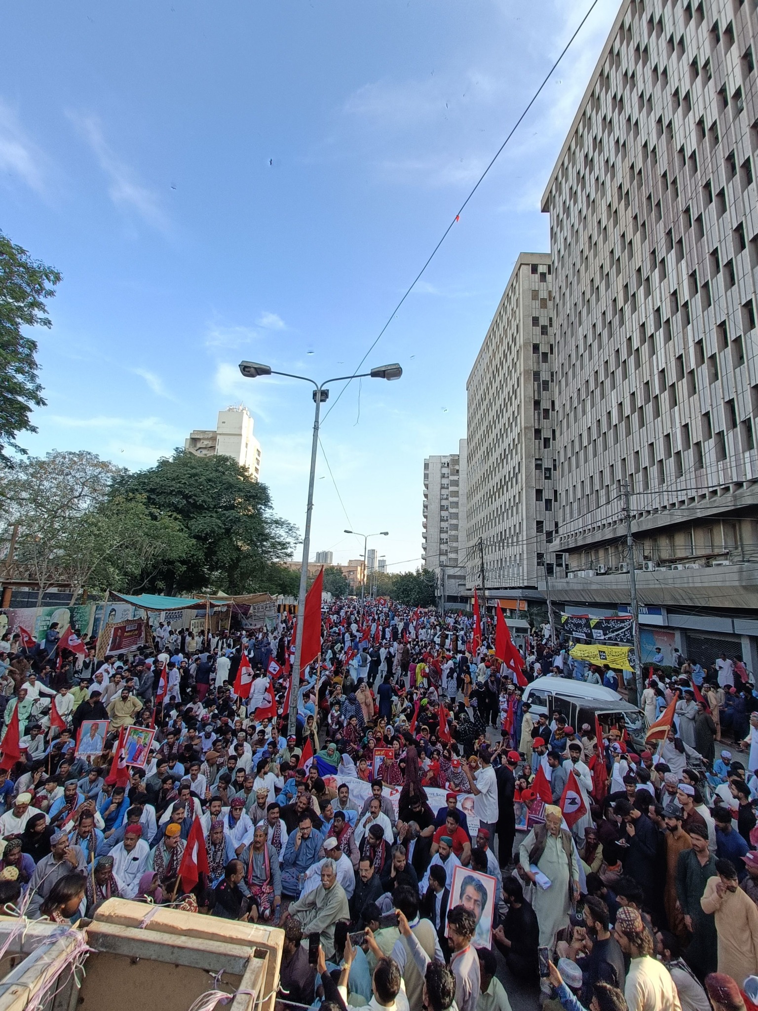 ڪراچي: جسقم جي پيادل مارچ ۾ مختلف تنظيمن جي اڳواڻن، عورتن توڙي معصوم ٻارڙن جي به شرڪت، سنڌ دشمن منصوبا رد