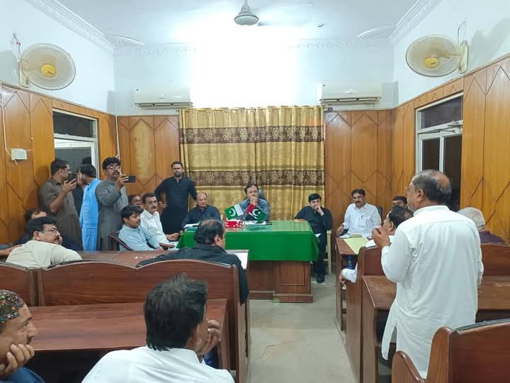 عمرڪوٽ ميونسپل ڪميٽي جو اجلاس، ميمبرن جون پاڻي کوٽ بابت دانهون