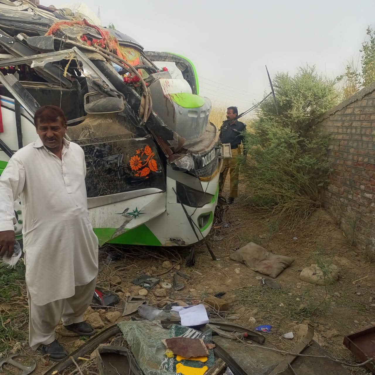 رحیم یار خان سے کوئیٹہ جانے والی کوچ حادثے کا شکار، 4 مسافر جان بحق اور 28 افراد شدید زخمی