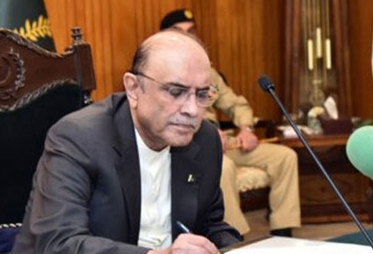 صدر آصف زرداری نے بچوں کی شادی پر پابندی کے بل پر دستخط کر دیے