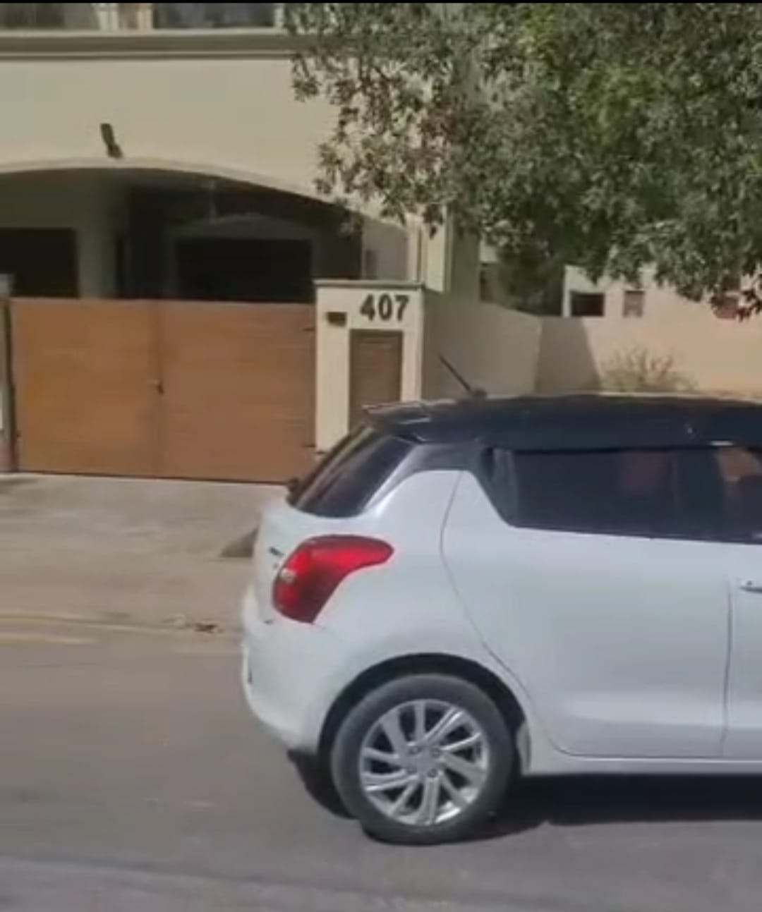 ڪراچي جي بحريا ٽائون مان عورت کان ڏينهن ڏٺي جو ڦر