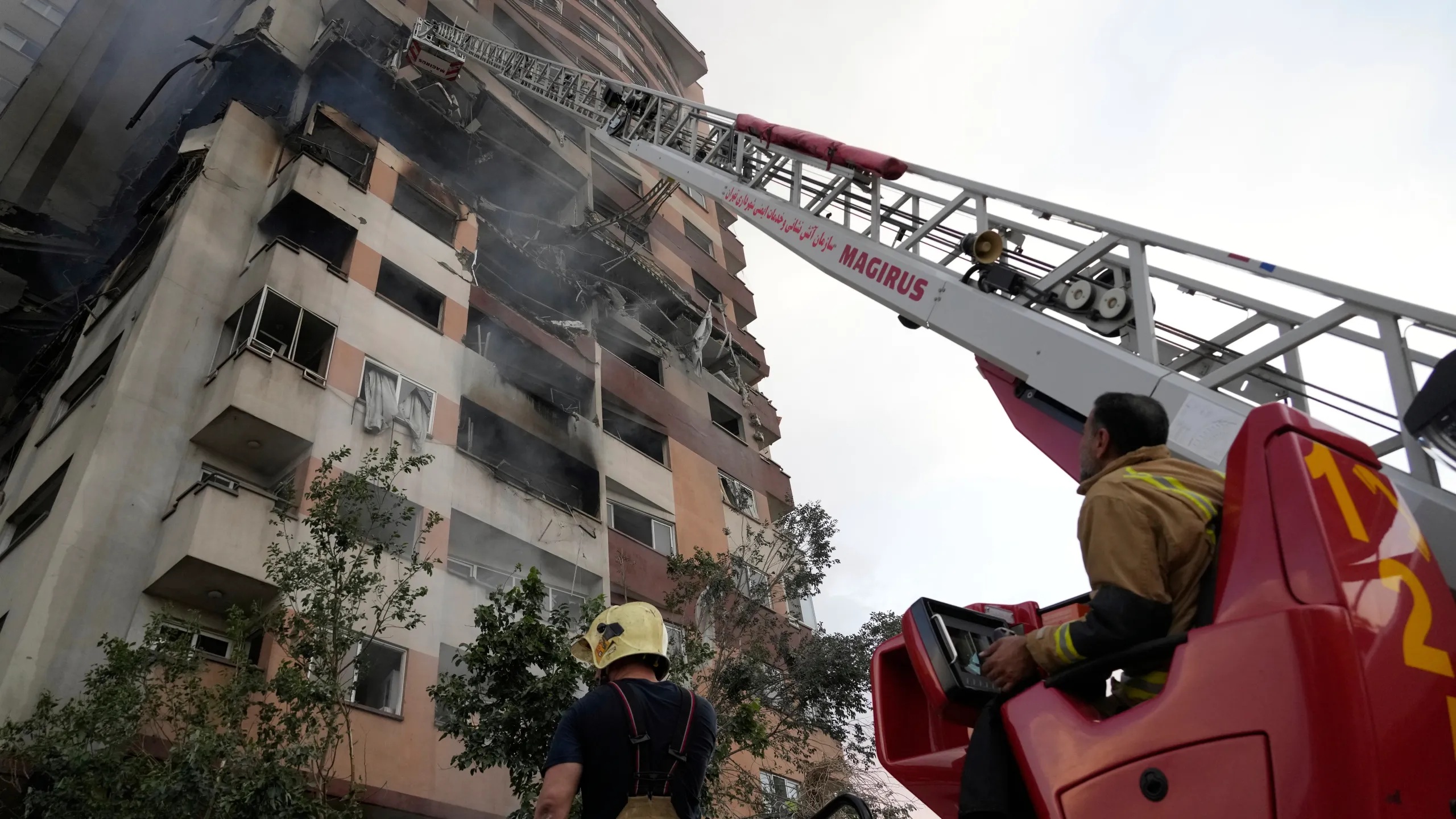 اسرائیلی حملے میں ایرانی فوج کا سربراہ اور 6 ایٹمی سائنسدان شہید، ’’اسرائیل کو سخت ترین سزا دیں گے‘‘ – خامنہ ای