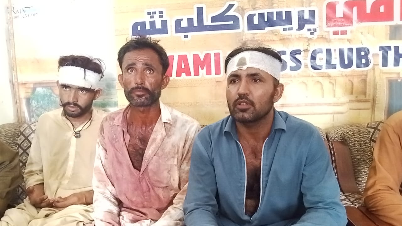 ٺٽي ۾ جنگشاهي جي ڳوٺ حاجي صيفل جوکيو ۾ بااثرن جي مبينا تشدد ۾ 4 ڄڻا زخمي، احتجاج