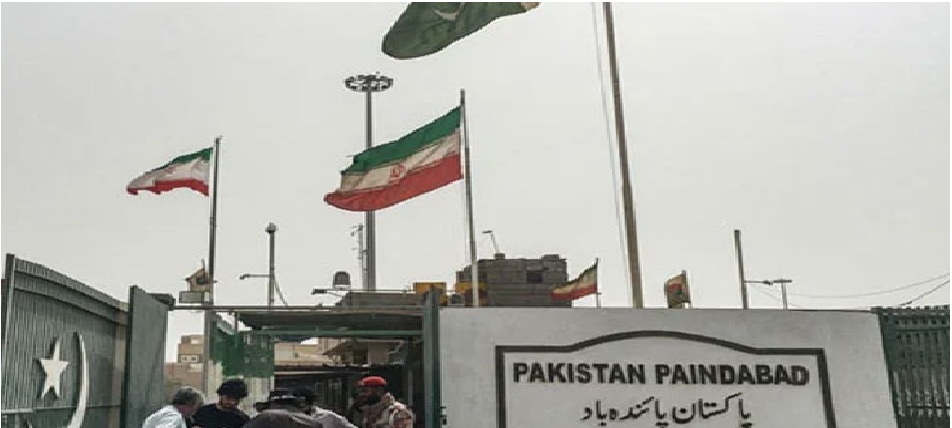 پاکستان کا ایران میں تعینات سفارتکاروں کے اہلخانہ اور غیر ضروری عملہ واپس بلانے کا فیصلہ
