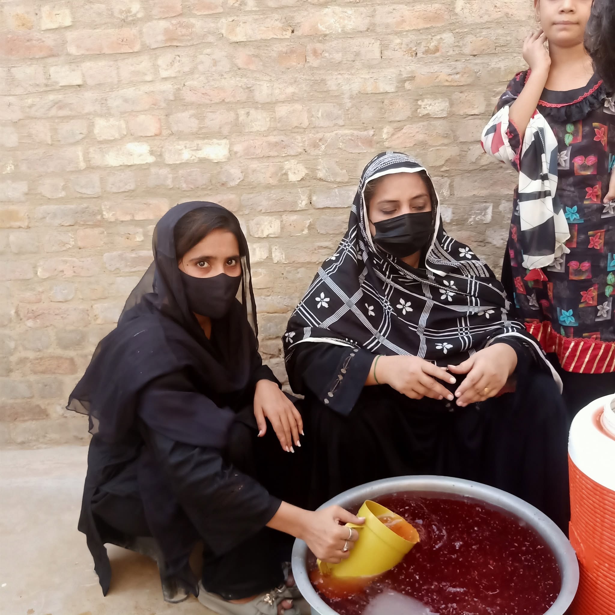 دادو میں خلق جی خدمت آرگنائزیشن کی جانب سے محرم الحرام کے موقع پر ٹھنڈے پانی اور شربت کی سبیل سبیل کا اہتمام