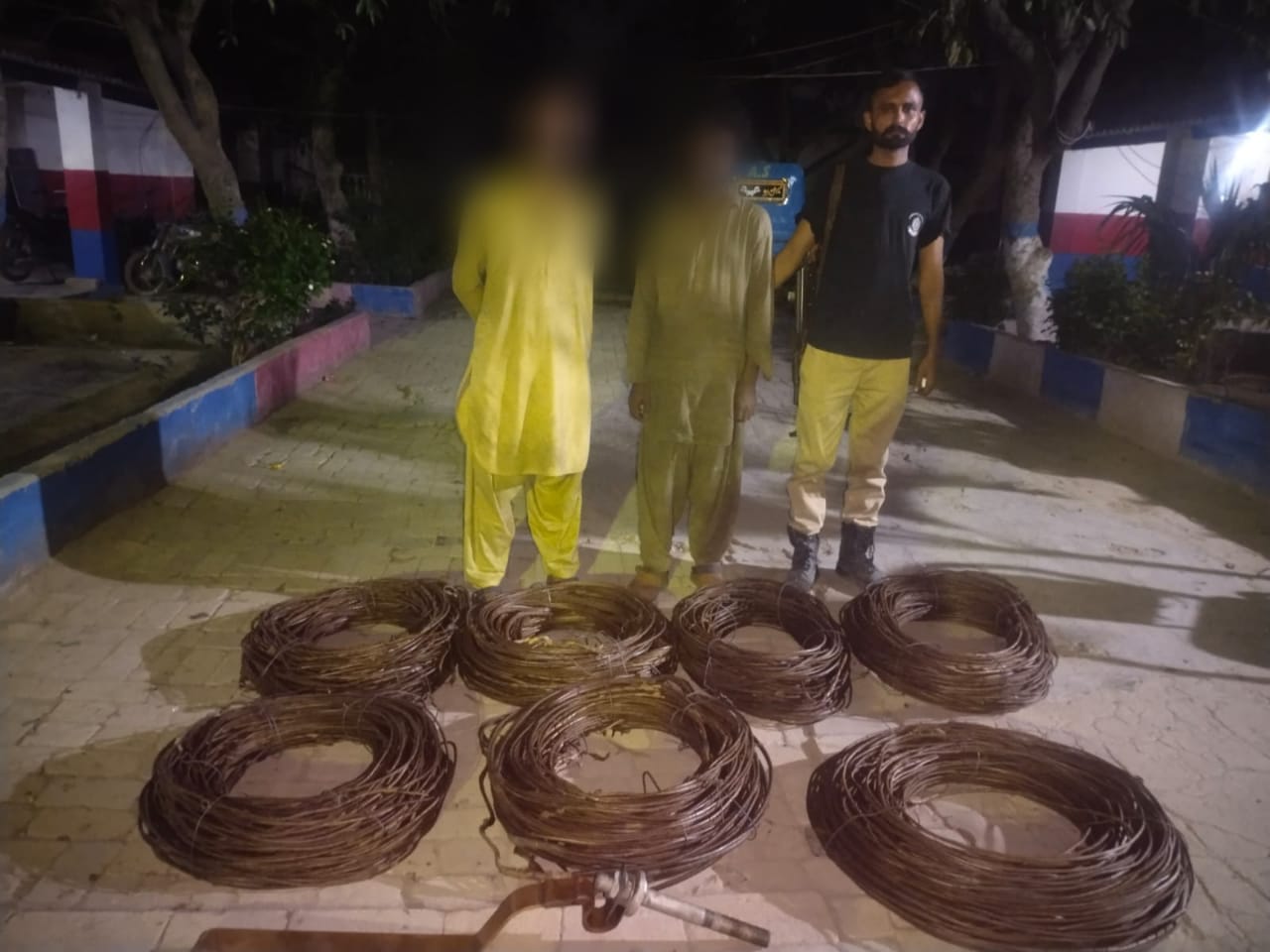 اسٽيل ملز مان ٿيل چوري ۾ ملوث جوابدارن خلاف  ڪارروائي، 2 جوابدار گرفتار