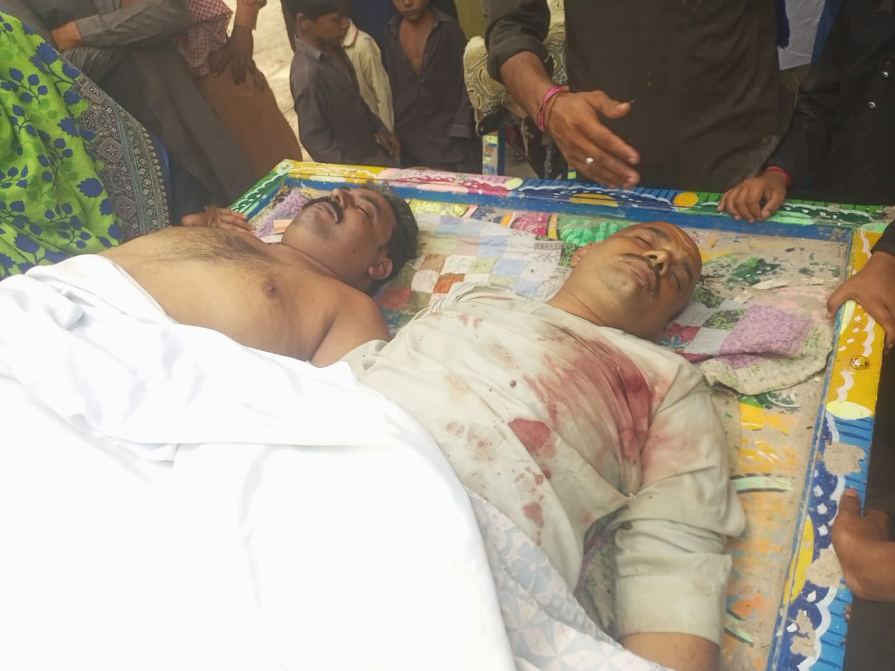 رت جي رشتن کي باهه لڳي وئي، ٺارو شاهه ويجهو پنج فُٽ پلاٽ جي ڳالهه تان وڏي ڀاءُ ٻن ننڍن ڀائرن کي قتل ڪري ڇڏيو