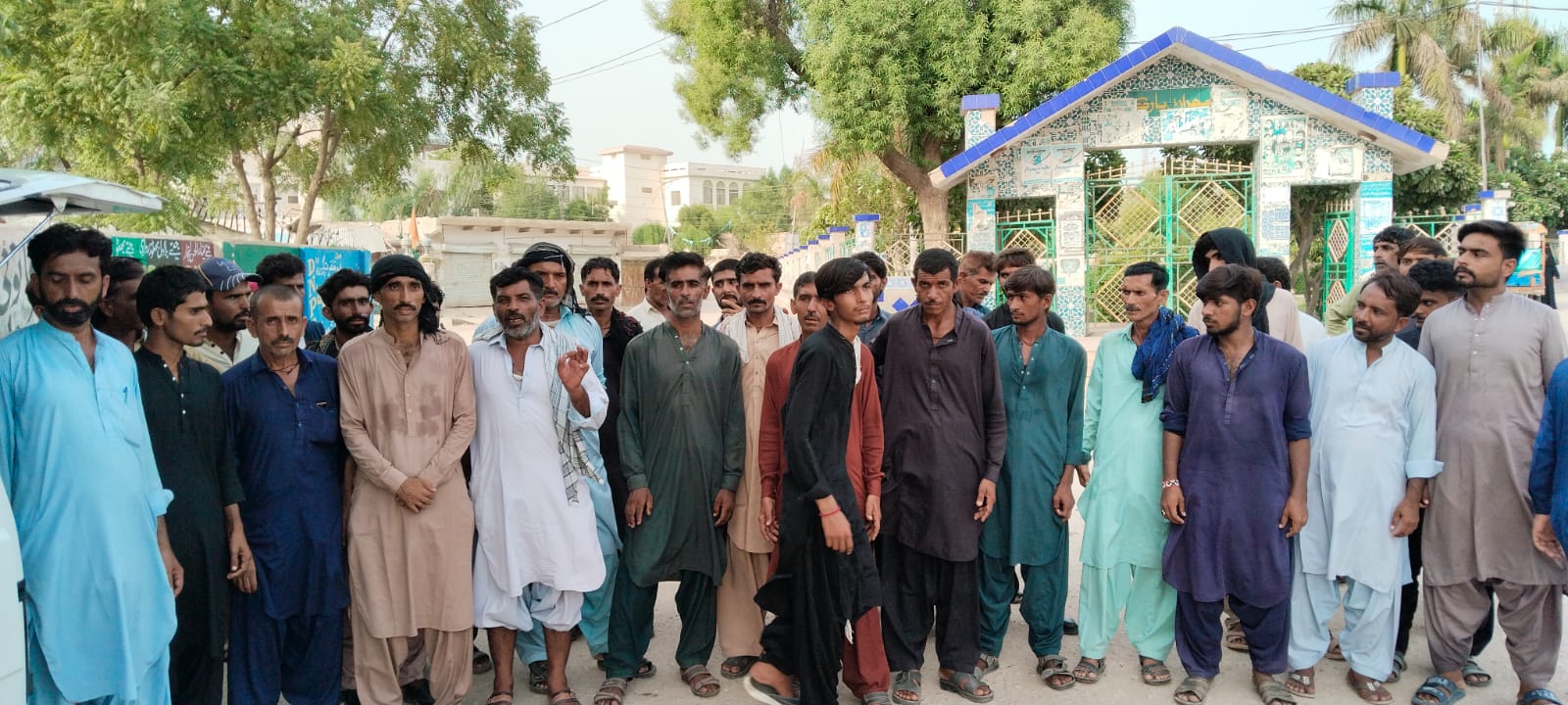 نوشهروفيروز ۾ پٽ جي صدمي ۾ فوت ٿيل عورت جو پريس ڪلب آڏو لاش رکي ڌرڻو