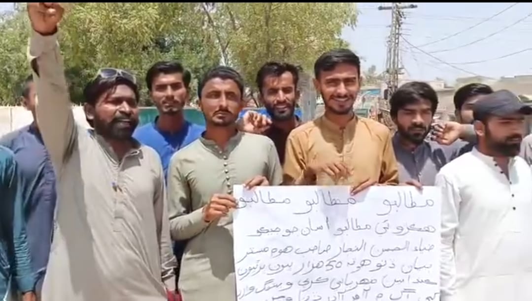 نوشهروفيروز ۾ سنڌ پوليس ۾ ڀرتي لاءِ ٽيسٽ پاس ڪندڙ اميدوارن جو احتجاج