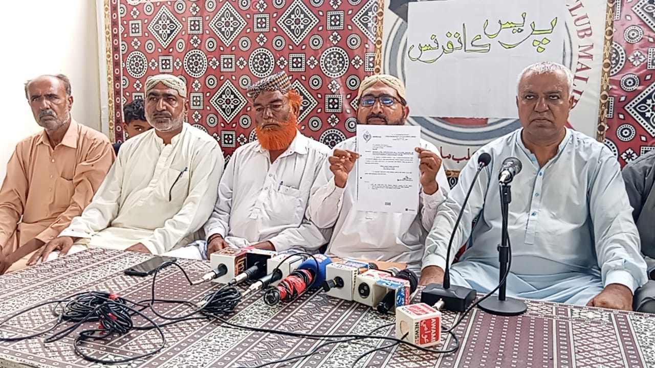ملير ۾ تعمير ٿيندڙ لنڪ روڊ تي فلائي اوور نه ٺهڻ خلاف ڳوٺاڻا سراپا احتجاج, نوٽيس وٺڻ جو مطالبو