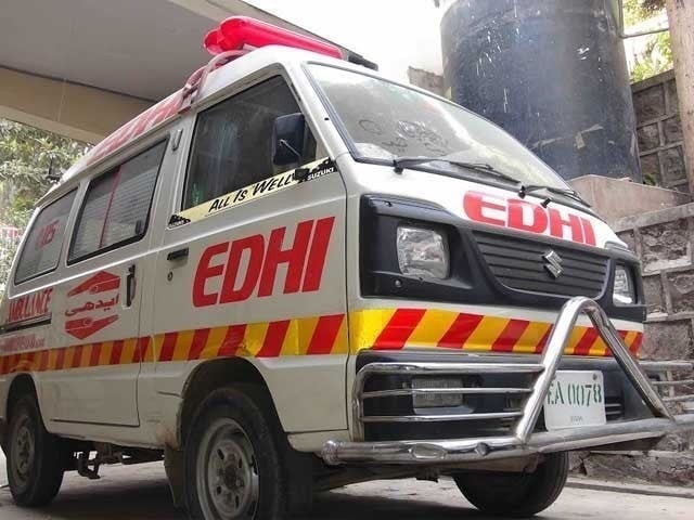 گهارو ويجهو ٻن حادثن ۾ هڪ ڄڻو فوت، زال مڙس سميت 5 زخمي