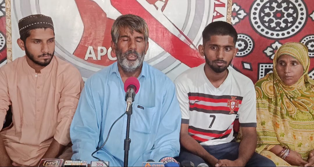 ملير ۾ سولنگي برادري جي ماڻهن جو سئوٽن کان لاتعلقي جو اظهار