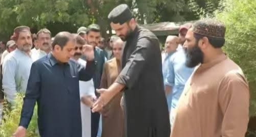 شڪارپور: 12 انساني جانيون ڳڙڪائيندڙ ڀيا ۽ ممڻاڻي معرفاڻي تڪرار جي خاتمي لاءِ ميڙ منٿ قافلو پهتو