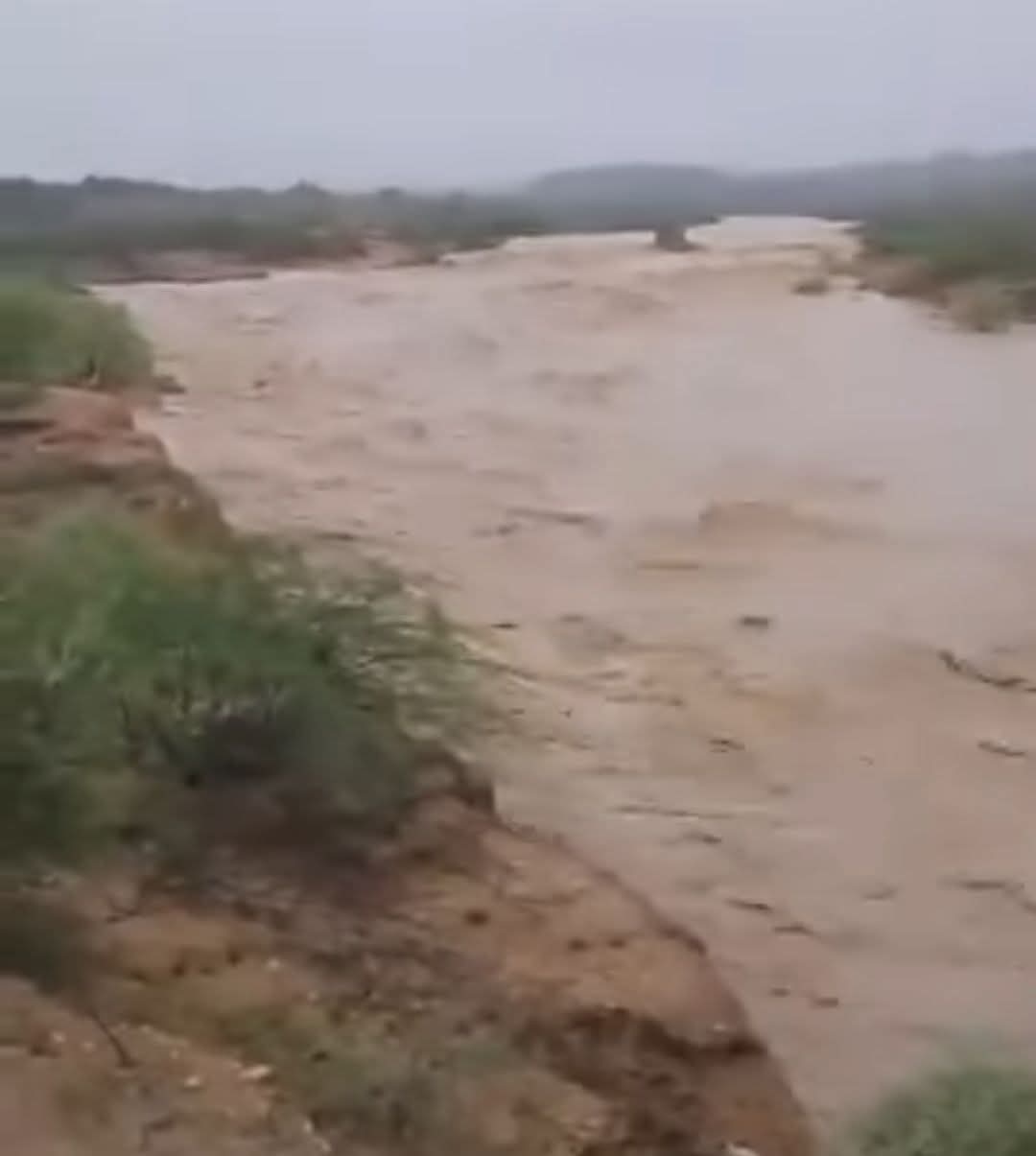 چوماسي  برساتن دوران ڪراچي جون نديون هڪ حيرت انگيز ۽  پريشان ڪندڙ صورتحال جو شڪار
