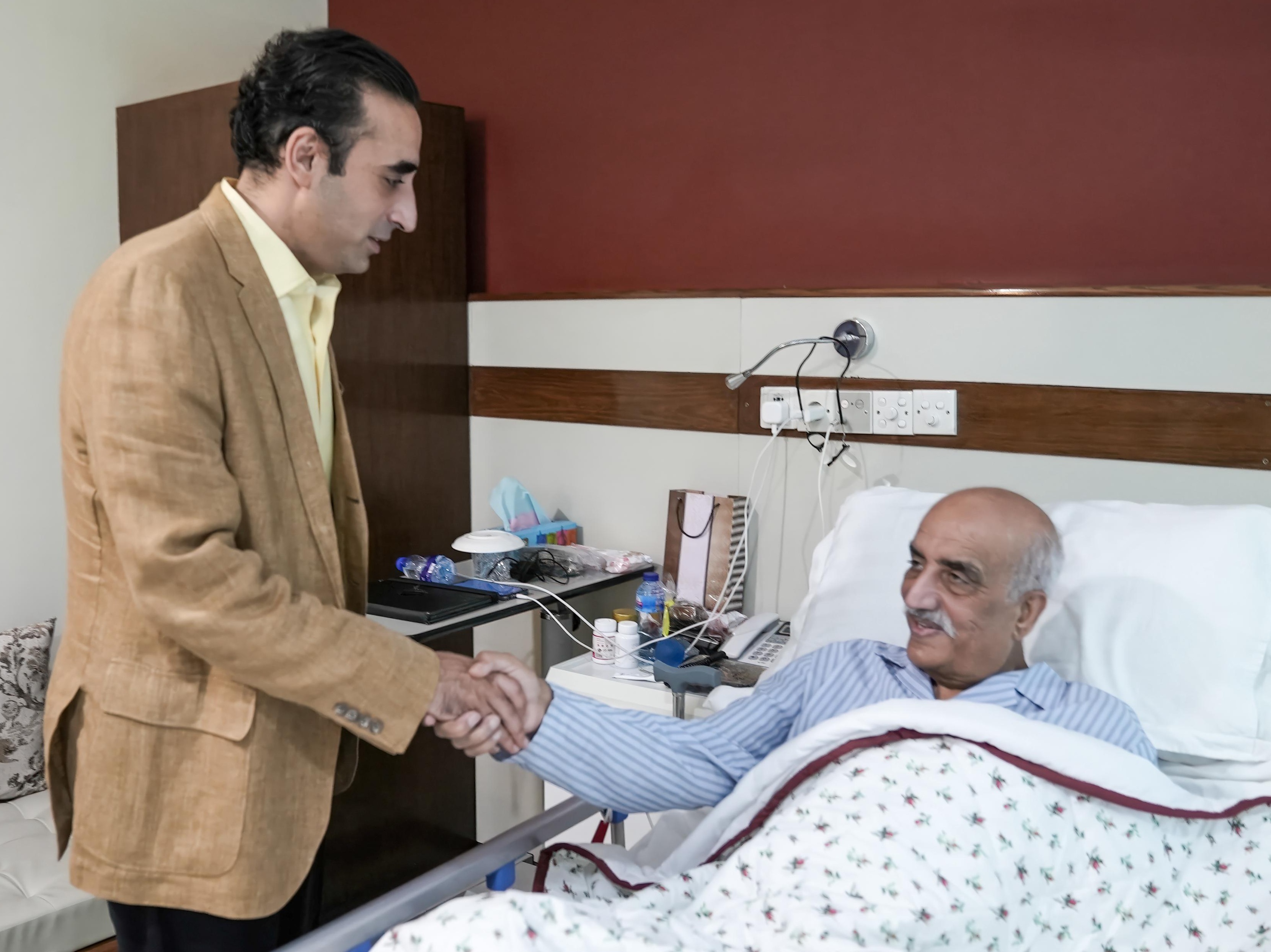 پاکستان پیپلزپارٹی کے چیئرمین بلاول بھٹو زرداری کی سینئر سیاست دان سید خورشید احمد شاہ کی عیادت کے لئے کراچی کی مقامی اسپتال آمد