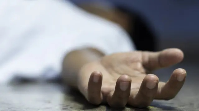 سکر ۾ هٿياربندن جي فائرنگ ۾ چاچو ڀائٽيو قتل, ڊاڪٽر نه هجڻ سبب لاش 4 ڪلاڪن تائين اسپتال ۾ پيل رهيا