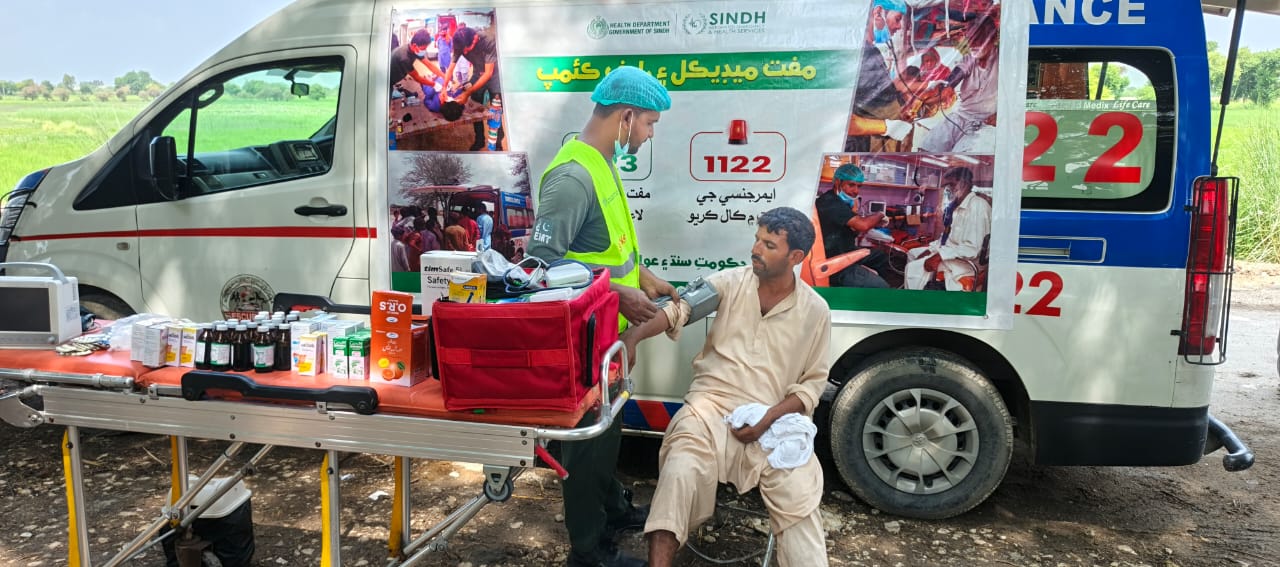 شڪارپور: چڪ ۽ جهلي ڪلواڙي ۾ موبائيل ميڊيڪل يونٽ قائم