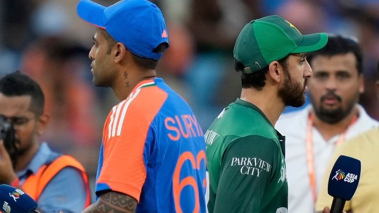 ایشیا کپ کے اہم مقابلے میں ایک بار پھر بھارت نے پاکستان کے ساتھ ہاتھ ملانے سے انکار کر دیا