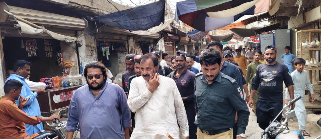 مورو جي ايس ايڇ او علي اڪبر کوکر پاران شهر جو دورو، شهرين ۽ دڪاندارن سان ملاقات