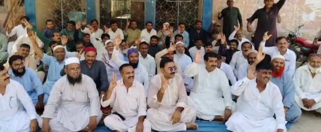 نوشهروفيروز ۾ سنڌ ايمپلائيز الائينس جي سڏ تي اسڪولن ۽ آفيسن جي تالابندي ۽ مظاهرا