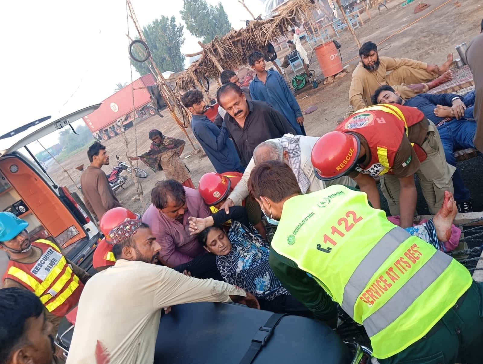گمبٽ: قومي شاهراهه تي حادثي ۾ معصوم ٻارڙي سميت 2 ڄڻا فوت، 5 زخمي