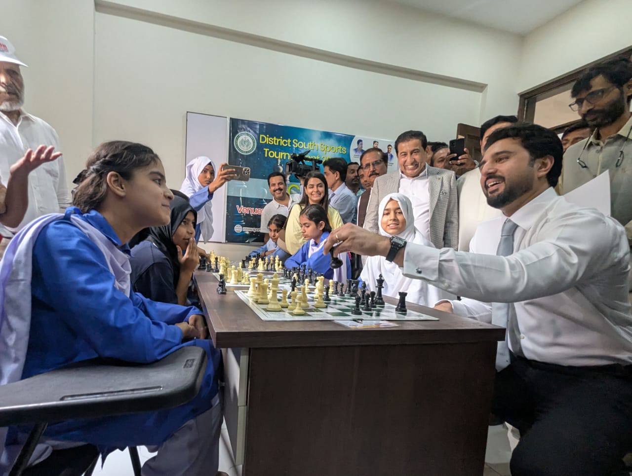 نوجوانوں کے لیے چیس، تائیکوانڈو اور سیلف ڈفینس کلاسز کا آغاز — کراچی میں یوتھ ڈویلپمنٹ سینٹر ساؤتھ کا افتتاح