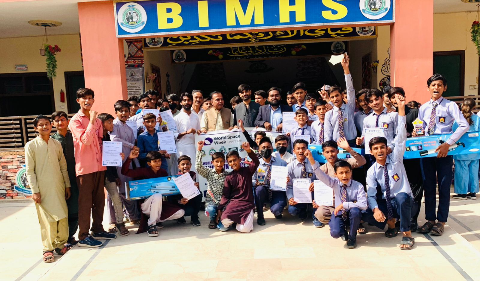 عمرڪوٽ ۾ عالمي خلائي هفتي ۾ حصو وٺندڙ شاگردن جي حوصلا افزائي لاءِ ايوارڊ تقريب