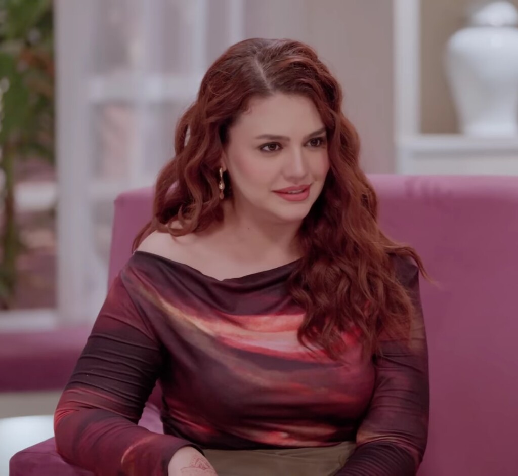 زارا نور عباس کے بولڈ لباس پر سوشل میڈیا پر شدید تنقید