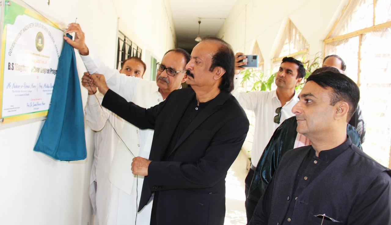 سيڪريٽري اطلاعات ۽ ڪاليج ايجوڪيشن سنڌ نديم الرحمان ميمڻ پاران حيدرآباد ۾ ڪاليج جو دورو