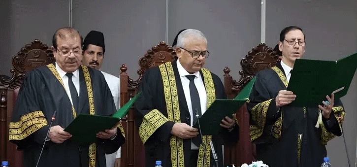 وفاقی آئینی عدالت کے مزید دو ججوں نے حلف اٹھا لیا