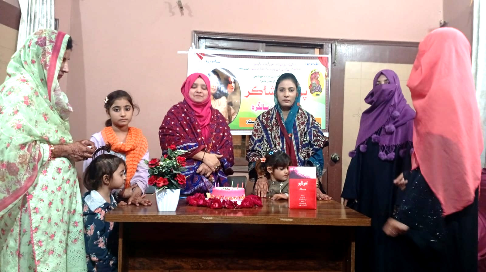 مڪلي تي ننڍي کنڊ جي ناميارِي شاعره پروين شاڪر جي 73هين سالگرهه ملهائي وئي