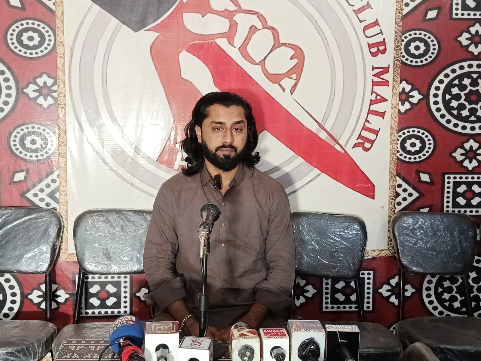 گهوٽڪي جي ڳوٺ ڳڙهي چاڪر واسي جو پوليس خلاف احتجاج