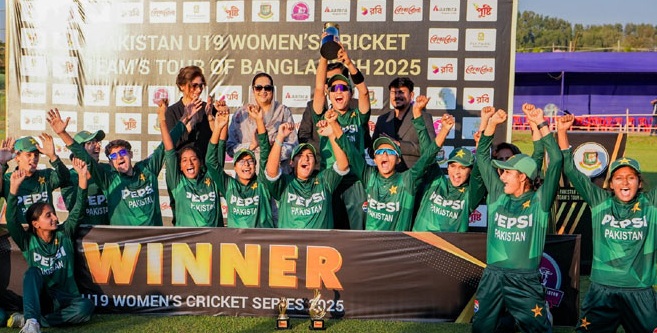 پاکستانی خواتین پليئرز نے پانچویں ٹی ٹوئنٹی میں بنگلادیش کو چھ وکٹوں سے شکست دے کر سیریز اپنے نام کر لی