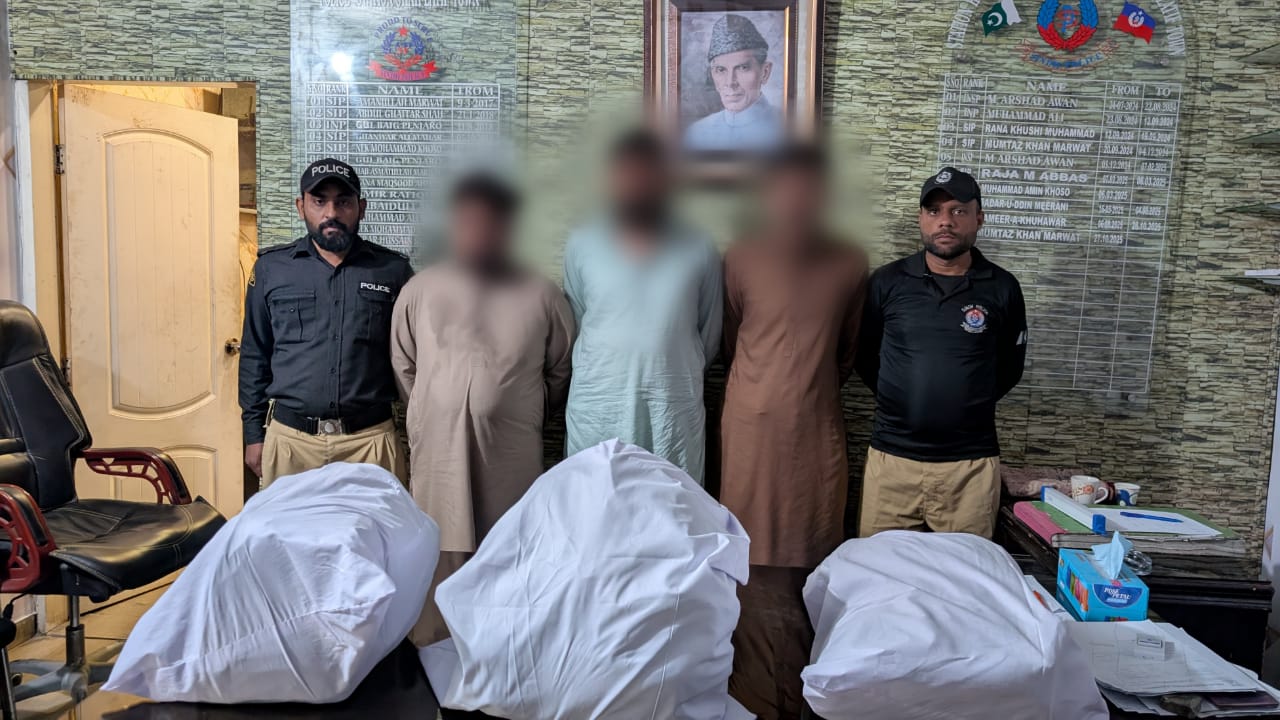 ملير: شاهه لطيف پوليس پاران 47ڪلو چرس هٿ ڪري ٽن ڄڻن کي گرفتار ڪرڻ جي دعويٰ